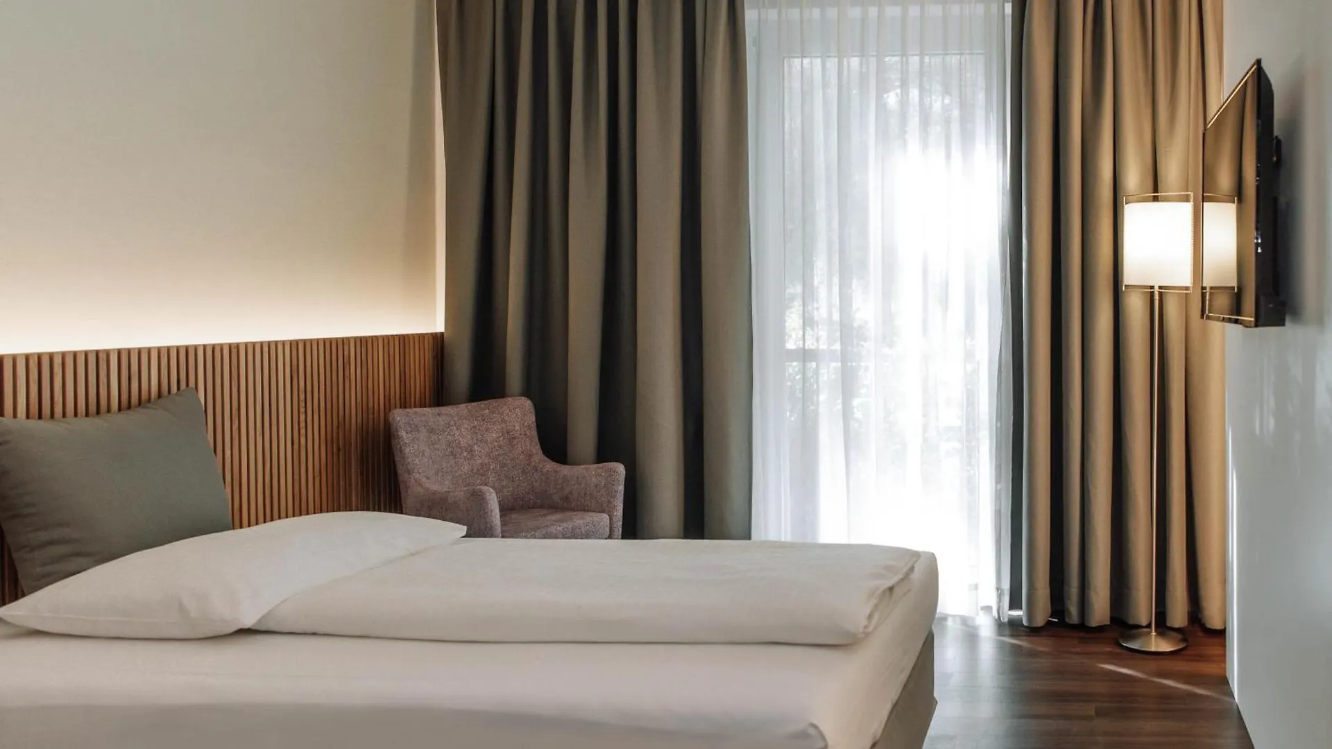 **** Hotel Heinhotel Vienna Airport Schwechat Austria